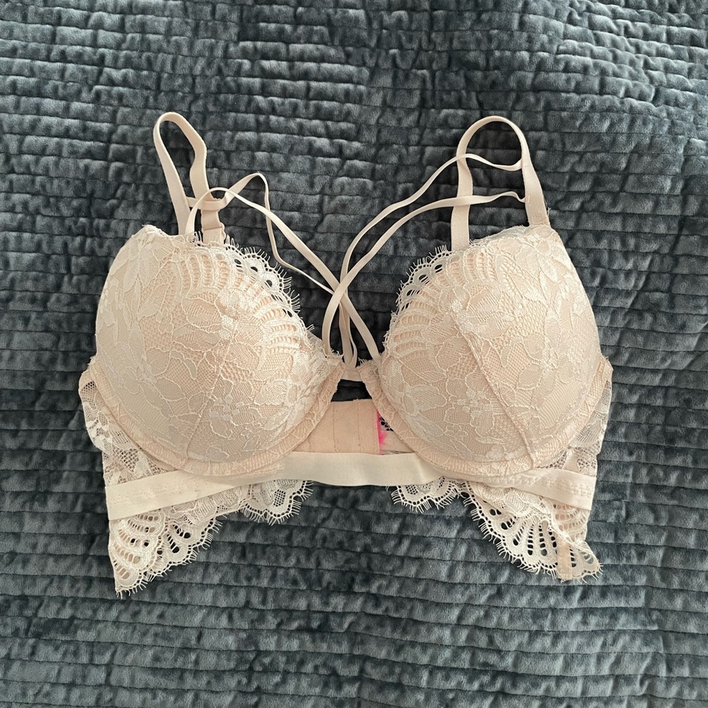 Elegant Lace Women's Bra in Cream 34D